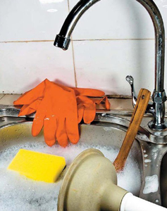 Как прочистить засор в ванной: новые методы в 2020 году